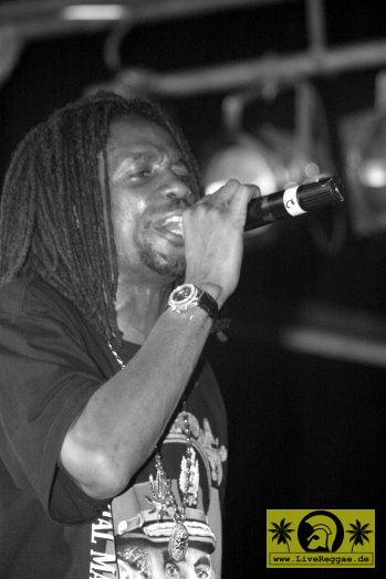 General Levy (UK) with The Small Axe Soundsystem 21. Summer Jam Festival - Fuehlinger See, Koeln - Yellow Tent  14. Juli 2006 (13).jpg